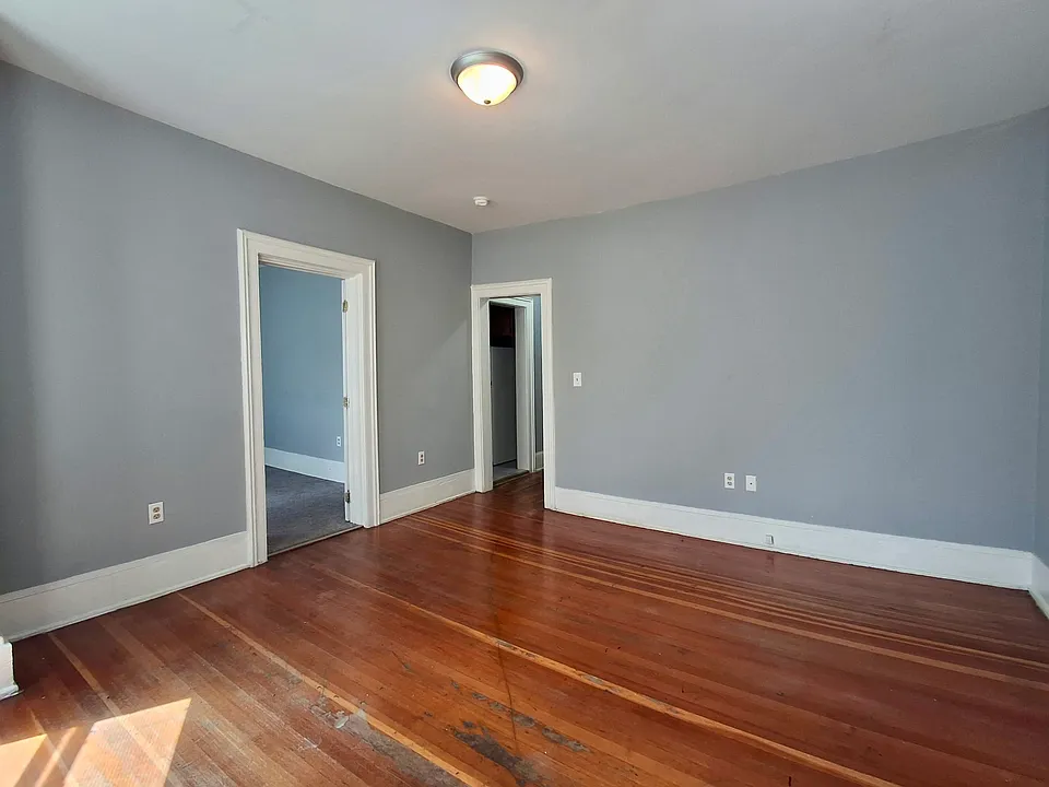 208 Main St #3H