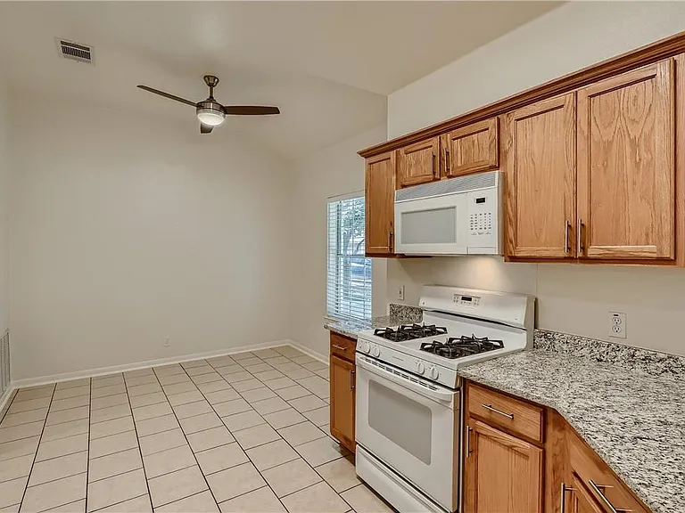 102 Osage Ct — Photo 13
