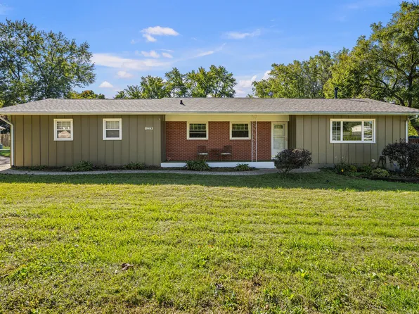 1223 Hillside Dr, Bettendorf, IA 52722