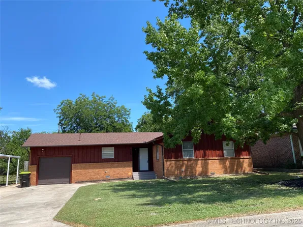 926 N Linda Ave, Ada, OK 74820