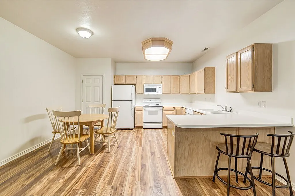 3 bed, 1205 sqft, $569 — Photo 4