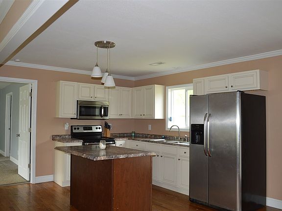3rd image of 209 Carol Dr SE