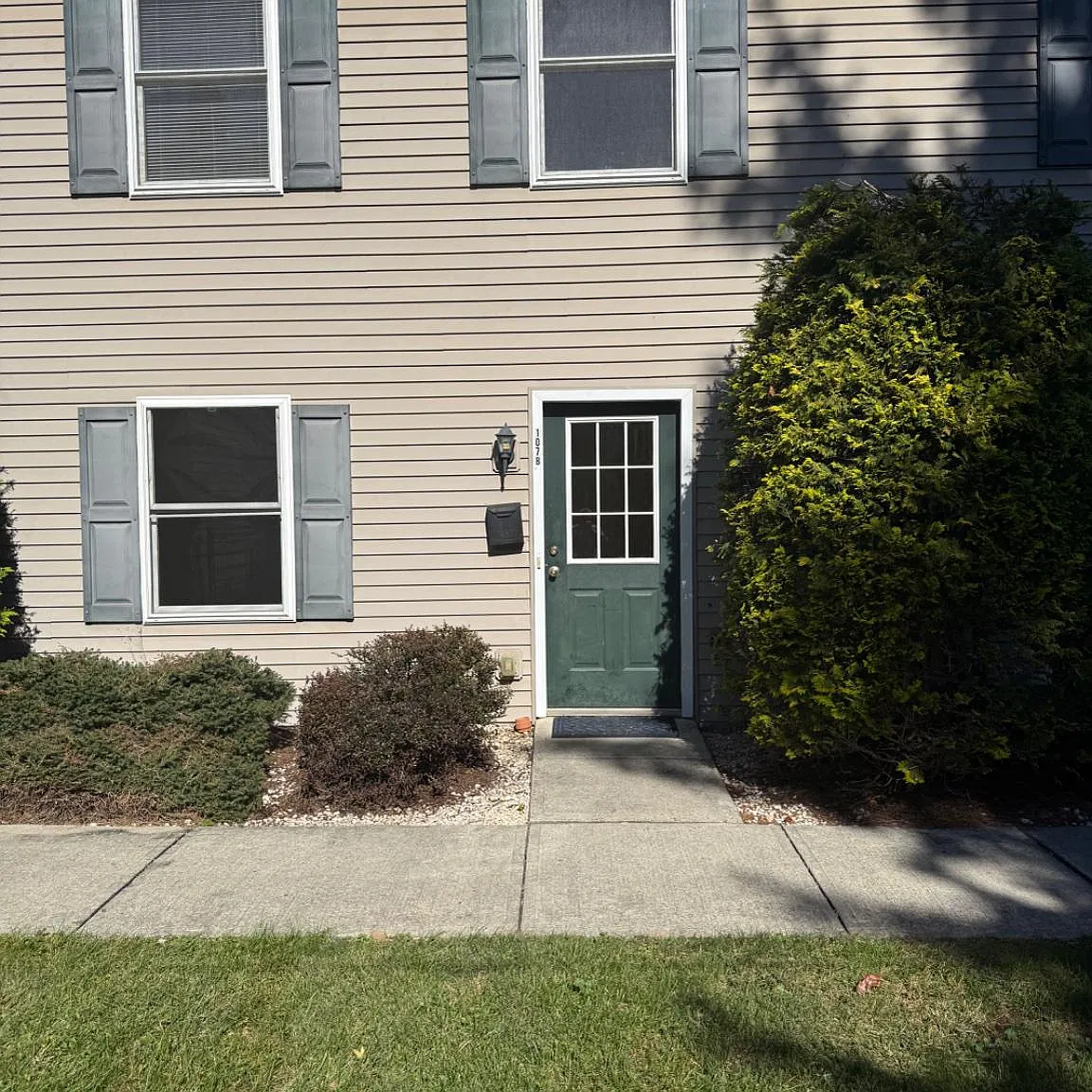 2 bed, 1.5 bath, 1200 sqft, $1,425 — Photo 1