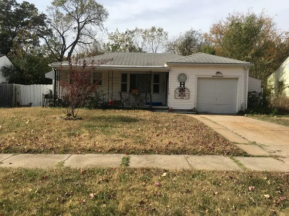 1819 S Roanoke Dr, Wichita, KS 67218