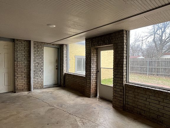 2nd image of 2030 W Sherwood Ave