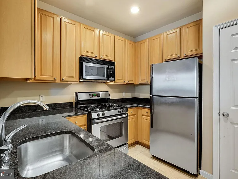 2465 Army Navy Dr #1-317 — Photo 2