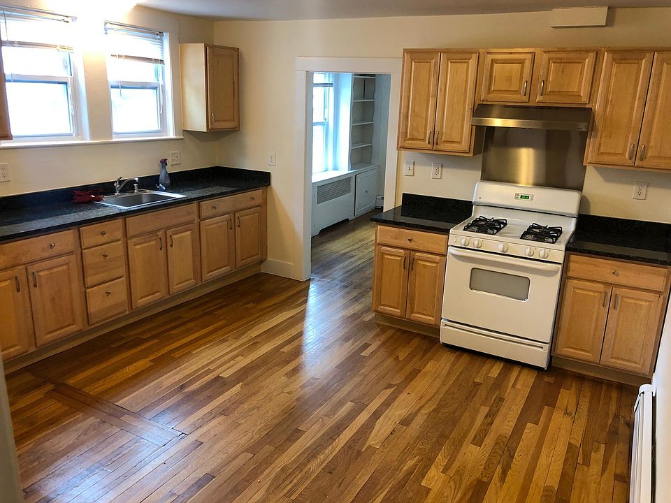 1st image of 114 Lincoln Ave #1