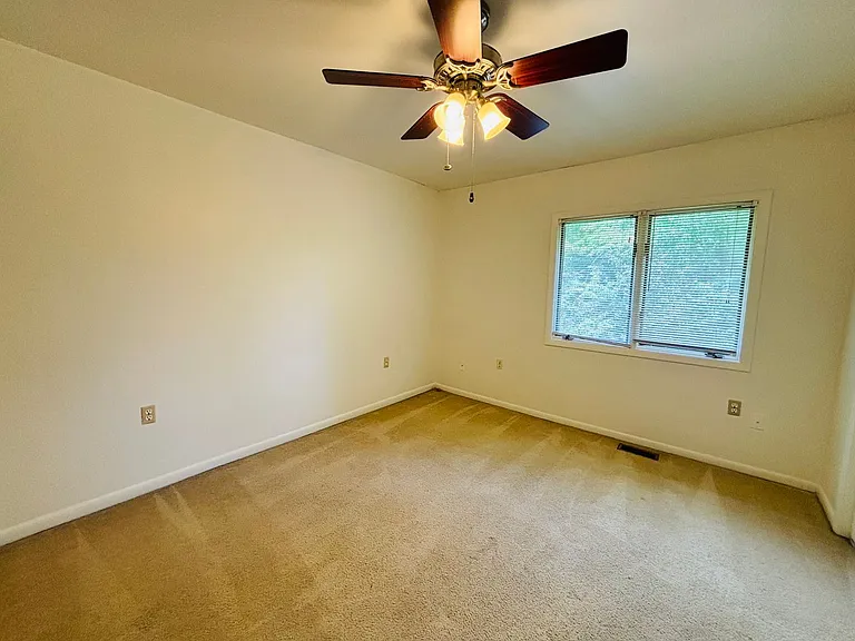 328 Shenandoah Cir — Photo 13