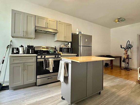 3rd image of 105 Jewel St #1F