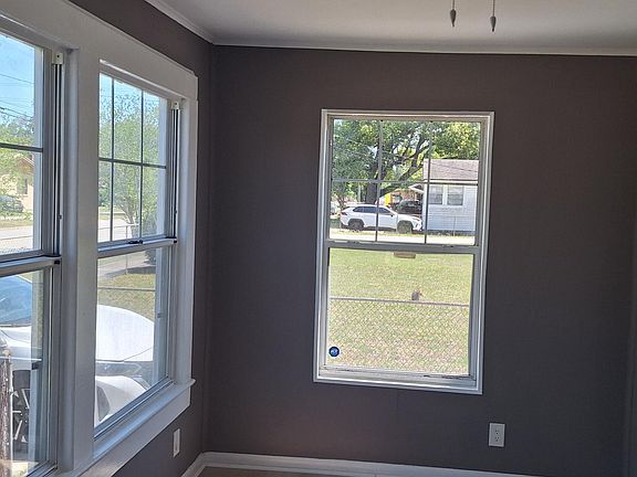 3rd image of 3542 DIVISION Street