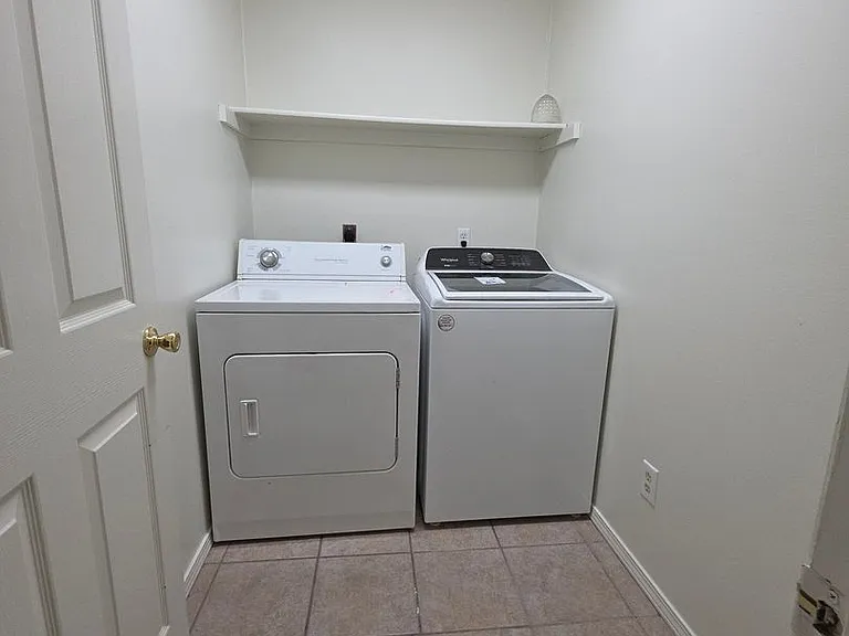 611 Preston Dr — Photo 16