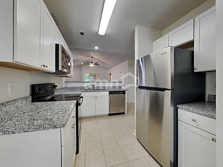 5500 Regent Village Dr — Photo 3