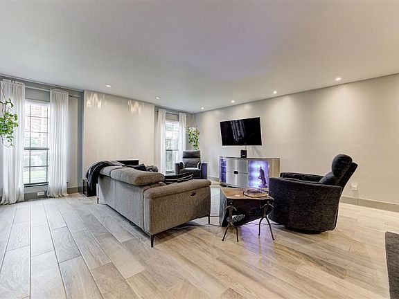 4th image of 6325 N Villa Ave APT 149