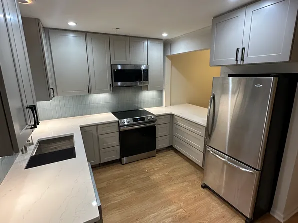 12 Holly Downs Ct NW, Atlanta, GA 30318