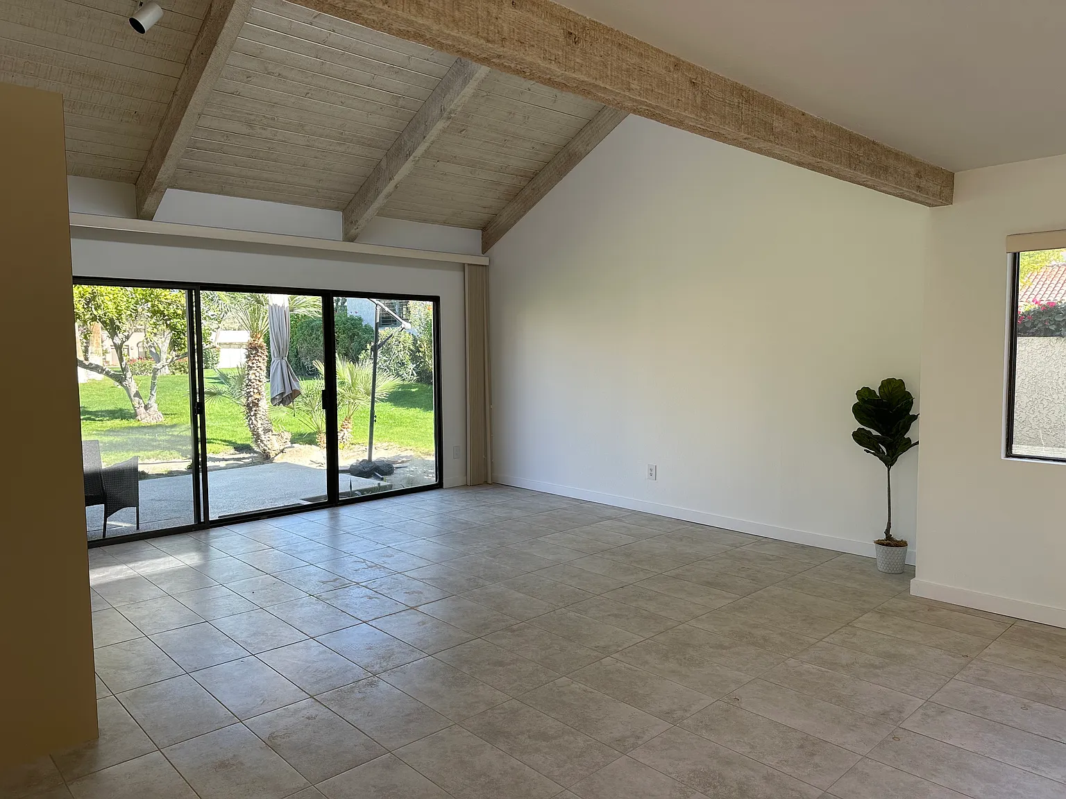 474 Sunningdale Dr — Photo 3