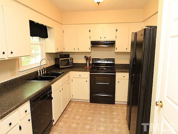 5th image of 102 Winding Brook Dr