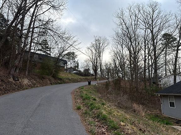 4th image of 402 Fleetwood Dr