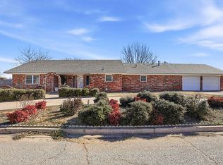 1920 N Honeysuckle Ave, Mangum, OK 73554