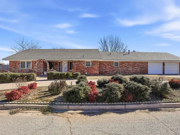 1920 N Honeysuckle Ave, Mangum, OK 73554