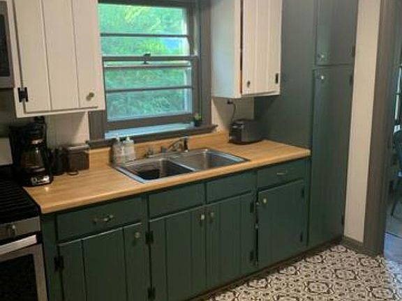 1147 Kensington ; Kitchen