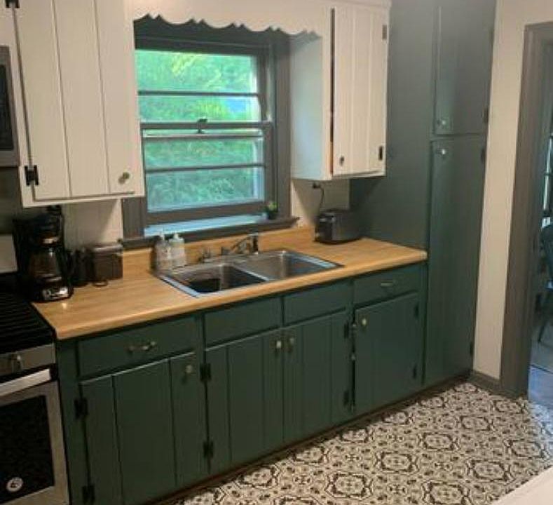 1147 Kensington ; Kitchen