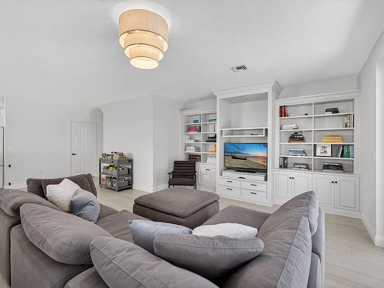 2114 Chagall Cir — Photo 14