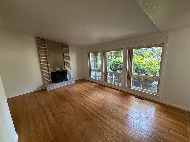 12211 NE 139th Pl — Photo 2