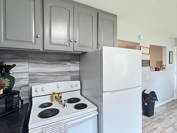 5th image of 705 Washington St