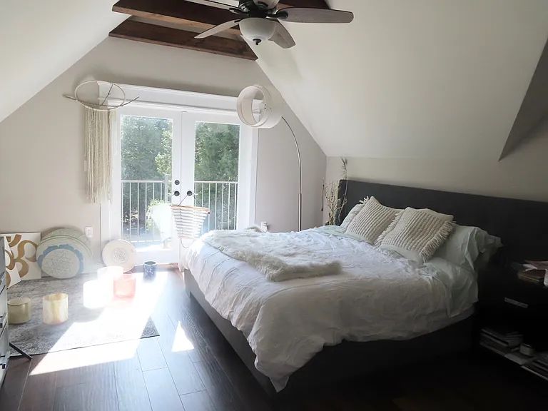Master Bedroom (bedroom 5)- with private balcony