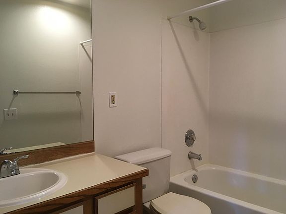 4th image of 12023 28th Ave NE APT 302