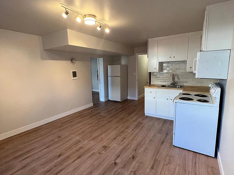 2628 Leavenworth St #A — Photo 5