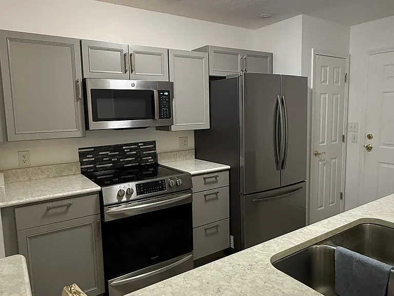 898 Azalea Ct — Photo 3