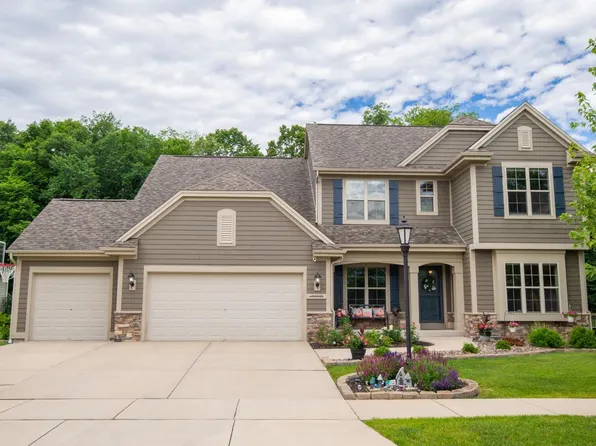 W127N10865 Coneflower CIRCLE, Germantown, WI 53022