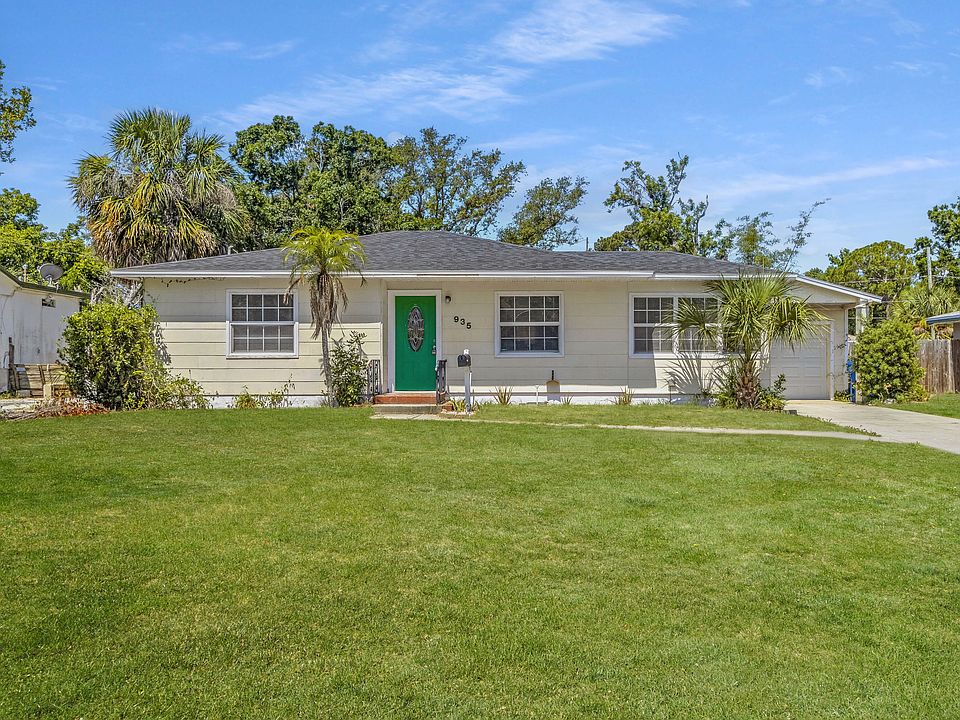 1st image of 935 Alcazar Way S