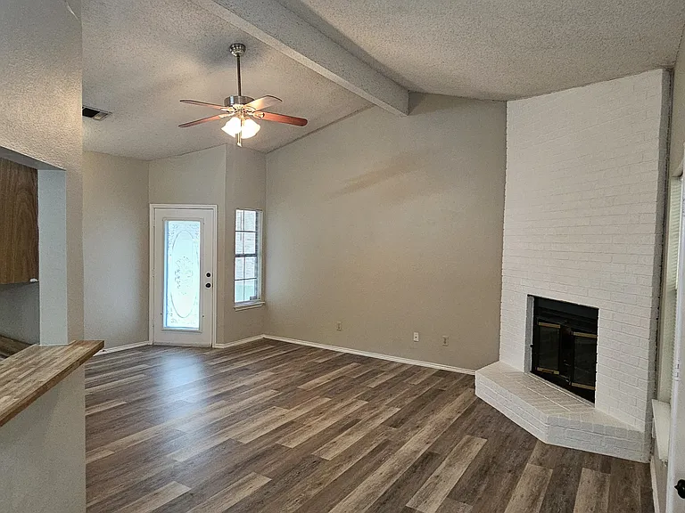 618 Canterbury St — Photo 6