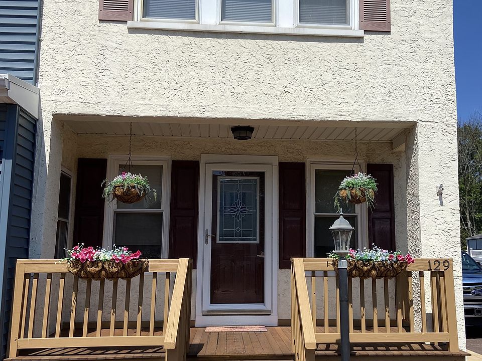 1st image of 129 Hughes Ave