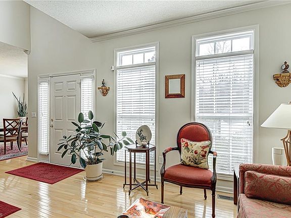 3rd image of 4217 Clovelly Dr