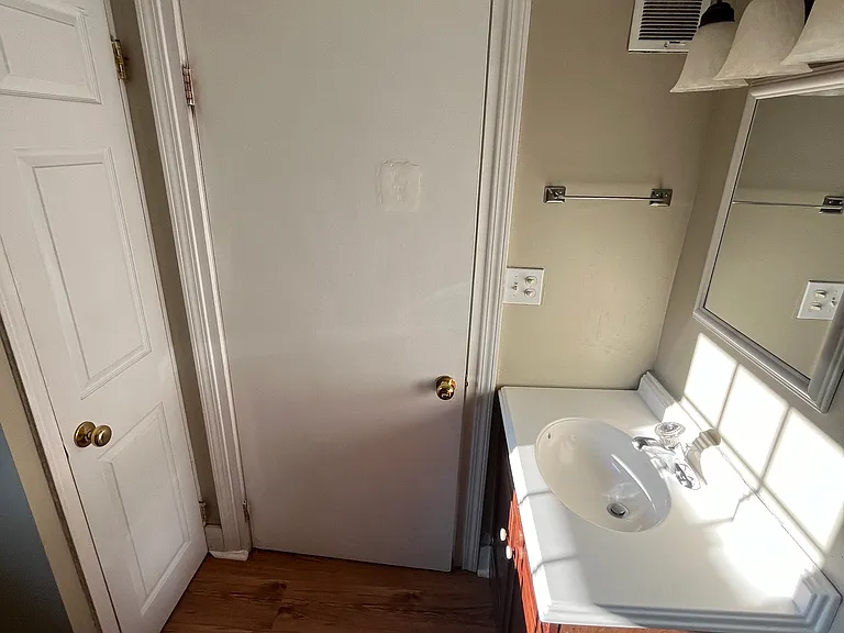 572 Lafayette St — Photo 7