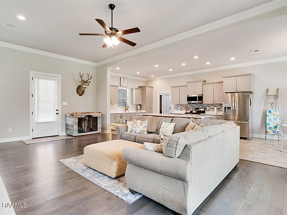 5th image of 108 Marigold Ln