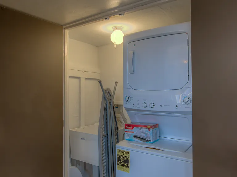 2625 E Prince Rd #B — Photo 7