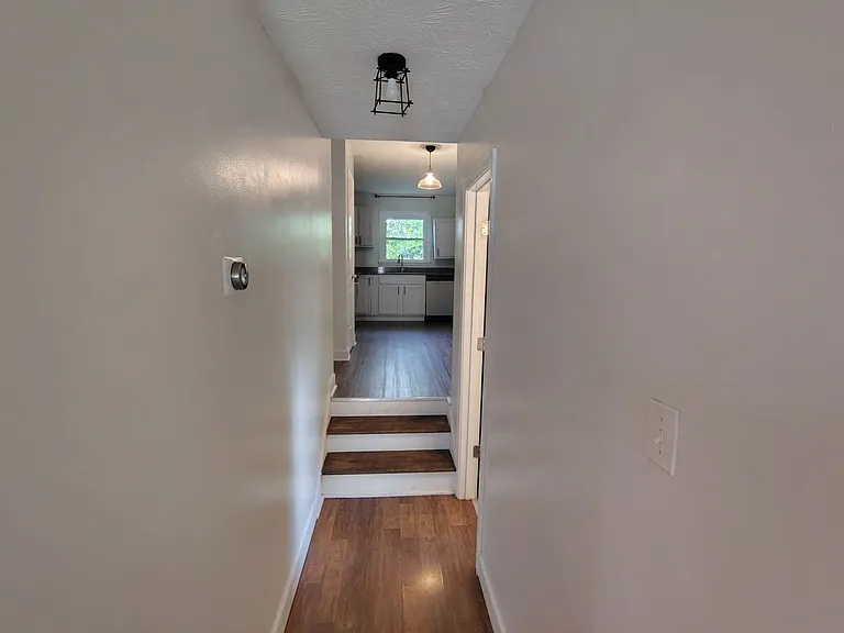 515 Farmview Dr — Photo 5