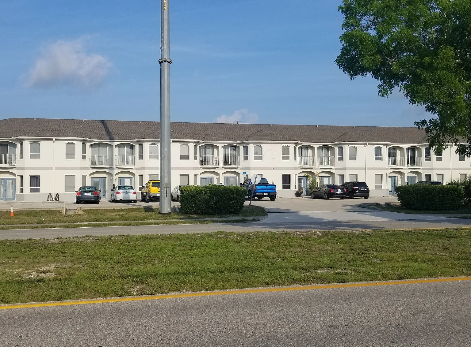 2 bed, 2.5 bath, 1136 sqft, $1,600 — Photo 1