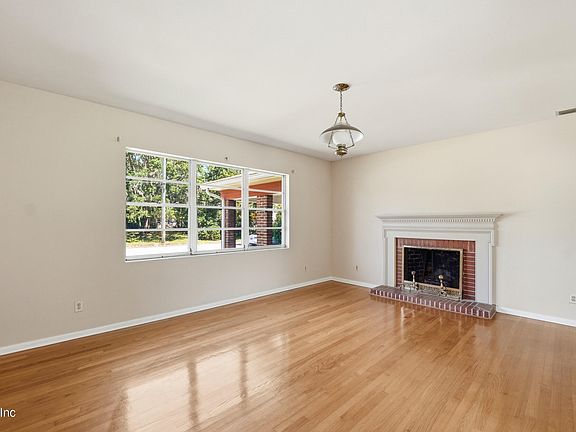 3rd image of 105 W VIVIAN Drive