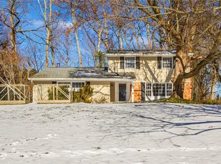 6 Peachtree Ln, Pittsford, NY 14534