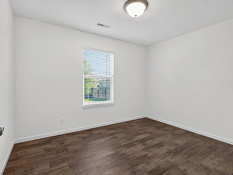 3272 Maitland Dr — Photo 10