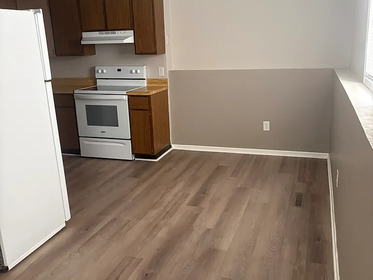 217 E Lincoln St #217 — Photo 1