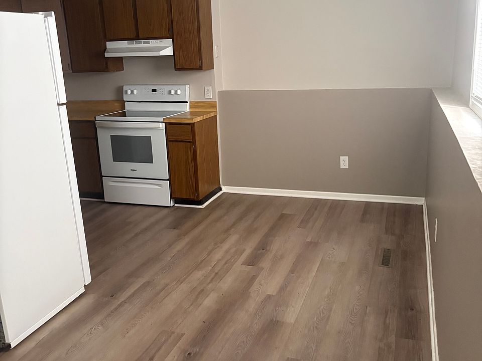 1st image of 217 E Lincoln St #217