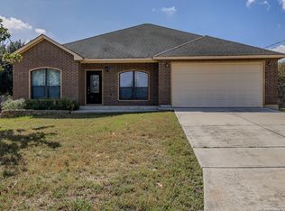 96 Windcrest, Floresville, TX 78114