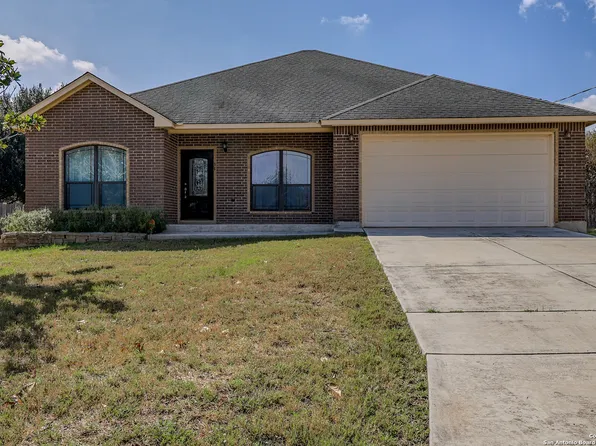 96 Windcrest, Floresville, TX 78114