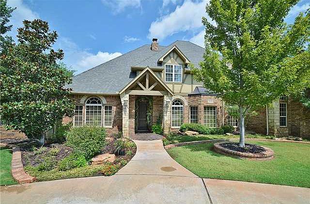 1st image of 3006 Oakwood Dr